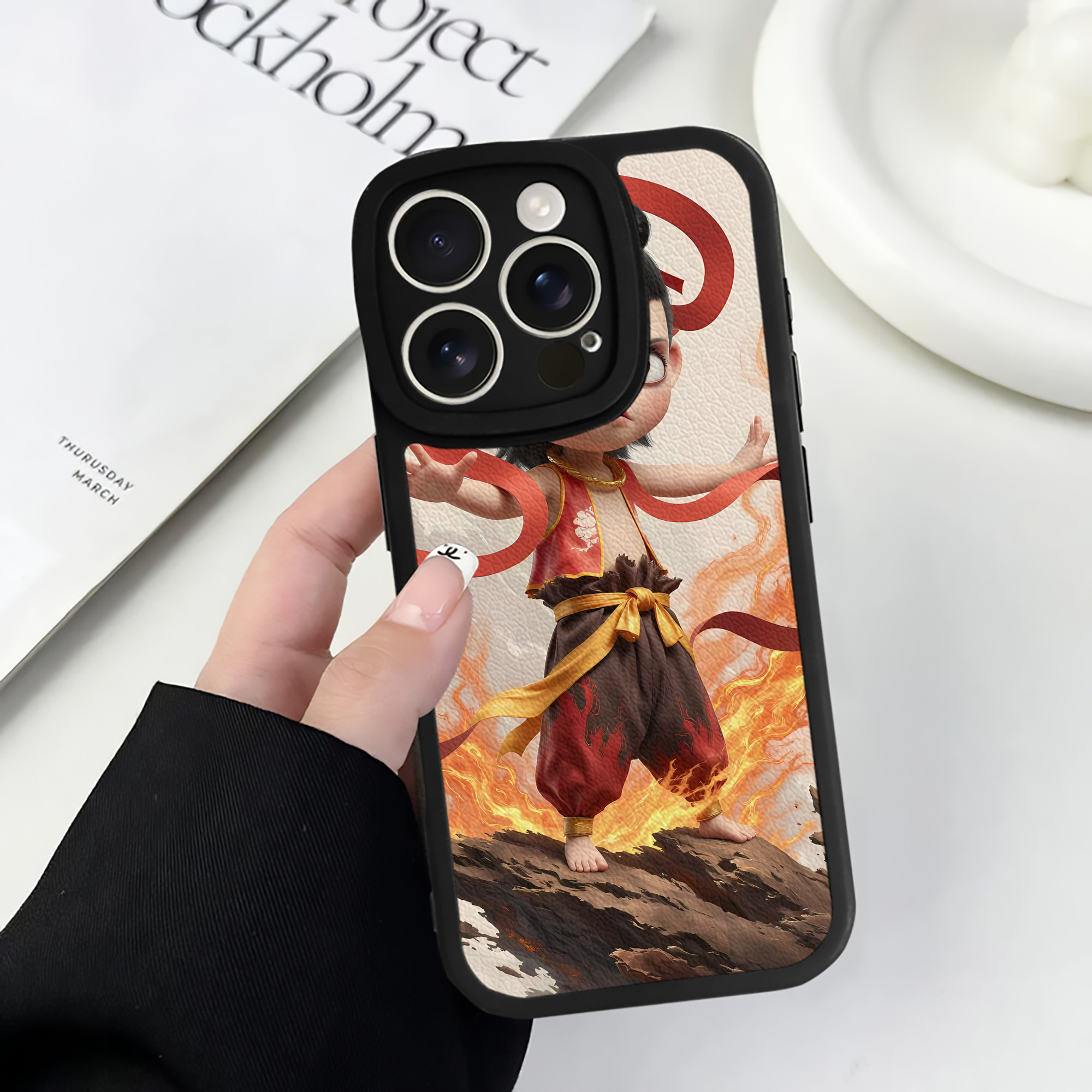 （画像用） Ne Zha 2 ナタ 魔童の大暴れ 【iPhone 16シリーズ対応】シリコンスマホケース（レザー調） 材質：シリコン